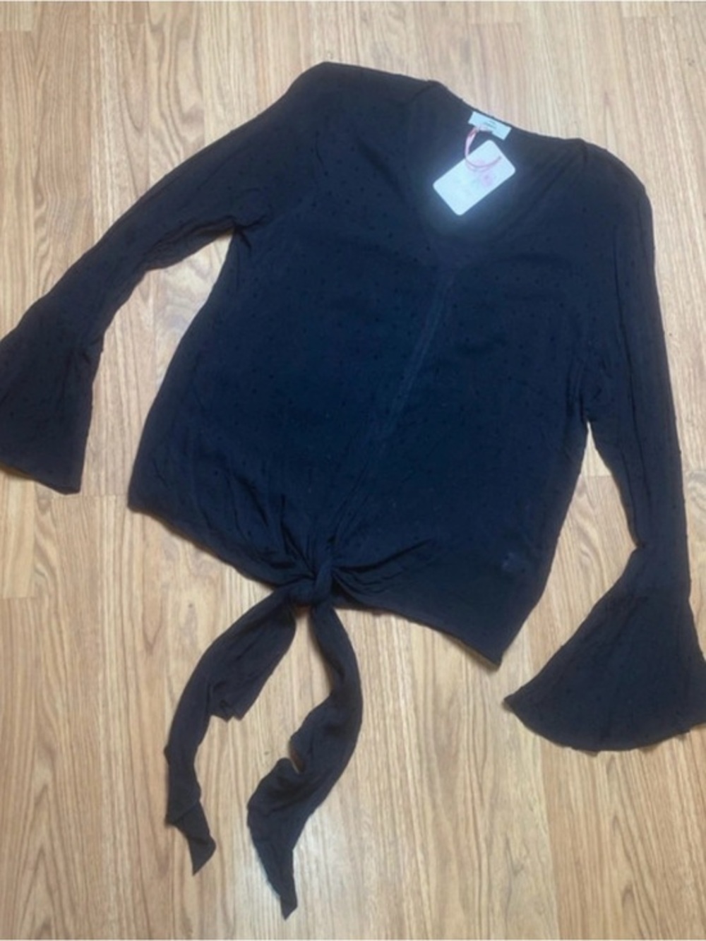 Entro Women’s Black Tie-Front V-Neck bell sleeve Blouse medium